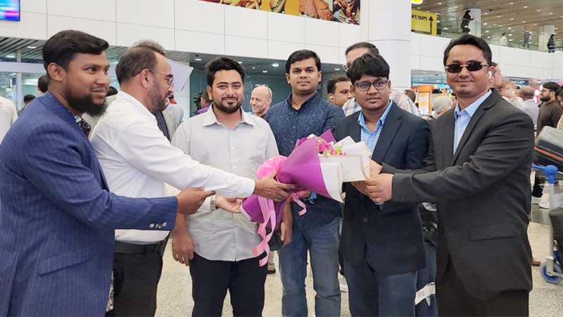 কুয়ালালামপুরে পৌঁছেছেন নাহিদ ইসলাম